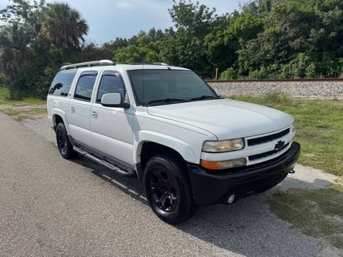 Used 2003 Chevrolet Suburban Z71 AWD/4WD image 2