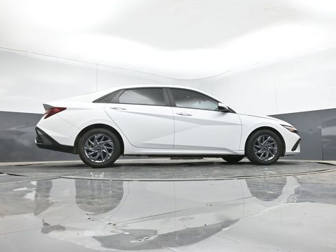 Used 2024 Hyundai Elantra SEL image 45