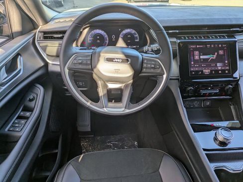 New 2025 Jeep Grand Cherokee Altitude image 15