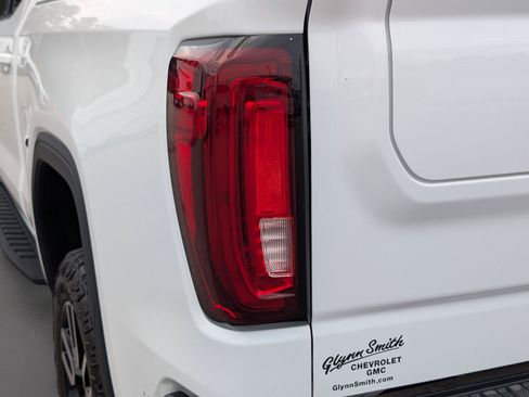 Used 2025 GMC Sierra 1500 AT4 w/ AT4 Premium Package AWD/4WD image 11