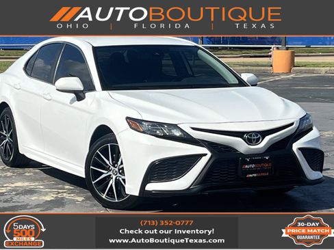 Used 2021 Toyota Camry SE image 1