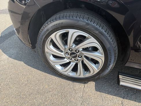 Certified 2024 Lincoln Navigator L Reserve AWD/4WD image 29