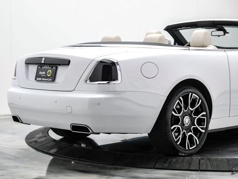 Used 2017 Rolls-Royce Dawn RWD image 23