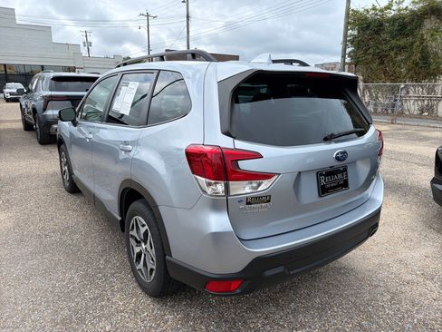 Used 2023 Subaru Forester Premium AWD/4WD image 4