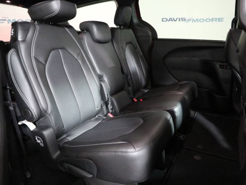 New 2026 Chrysler Pacifica Select image 21