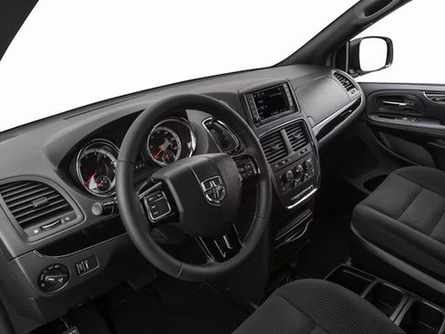 Used 2019 Dodge Grand Caravan SE w/ UConnect Hands-Free Group image 4