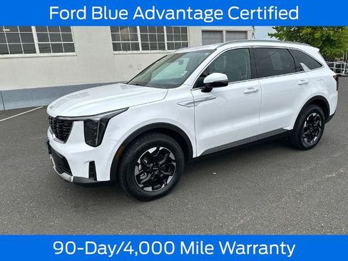 Used 2024 Kia Sorento S AWD/4WD image 3