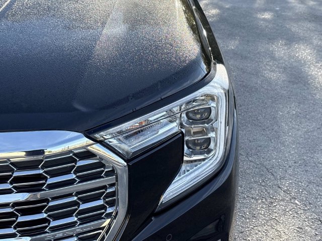 Used 2024 GMC Terrain Denali w/ Denali Premium Package AWD/4WD image 10