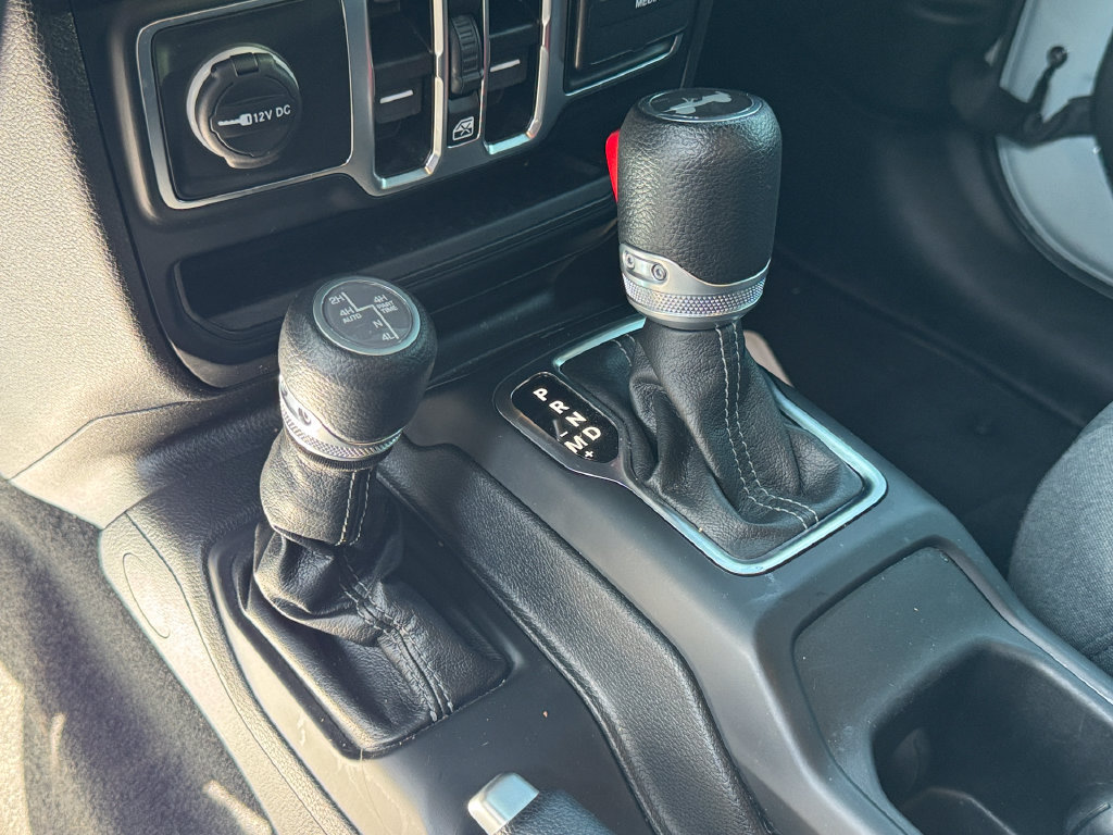 Used 2024 Jeep Wrangler Unlimited w/ Convenience Group AWD/4WD image 11