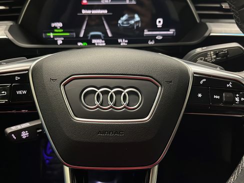 Used 2022 Audi e-tron Prestige w/ Prestige Package AWD/4WD image 16