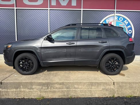 Used 2023 Jeep Cherokee Altitude Lux image 11