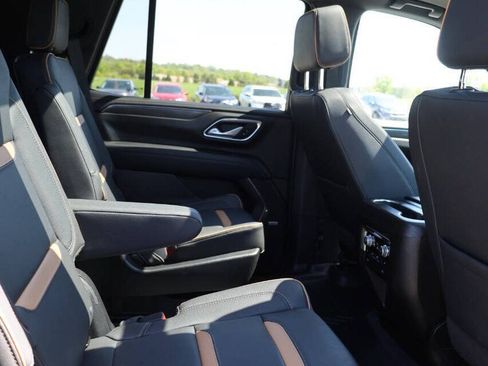 Used 2024 GMC Yukon AT4 w/ Technology Package AWD/4WD image 16