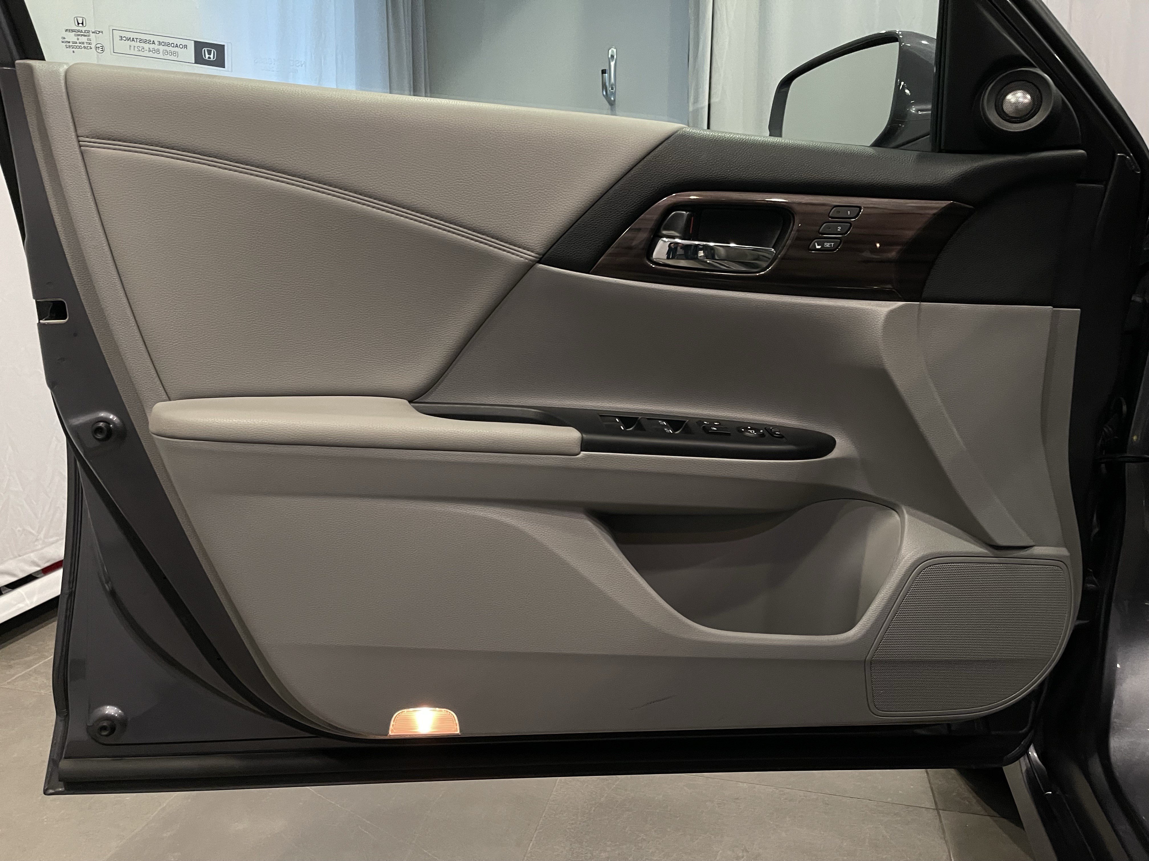 Used 2017 Honda Accord Touring image 12