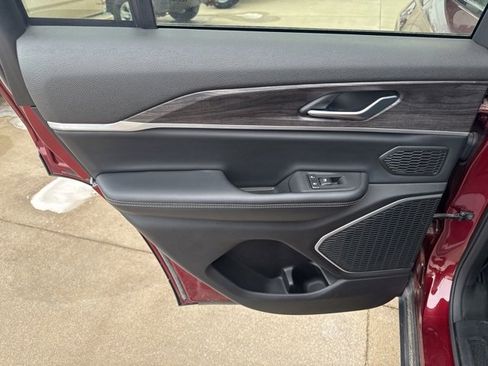 Used 2022 Jeep Grand Cherokee Limited image 9