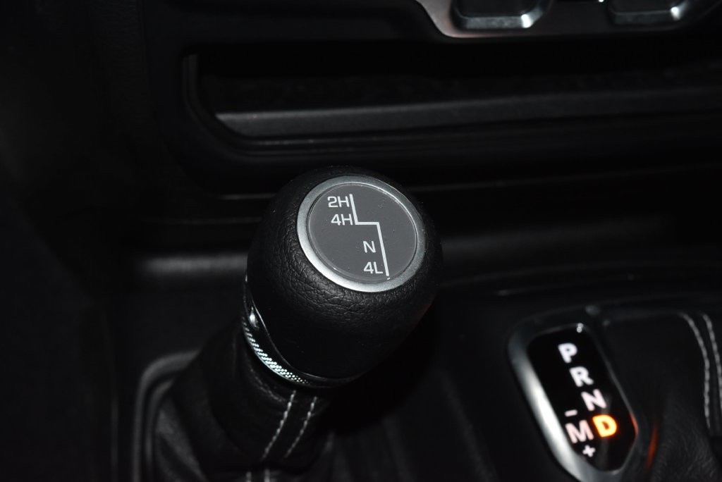 Used 2023 Jeep Wrangler Unlimited Sahara AWD/4WD image 16