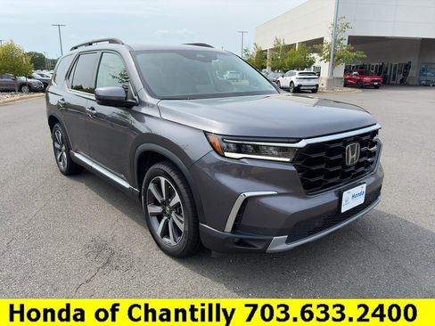 Certified 2024 Honda Pilot Touring image 1