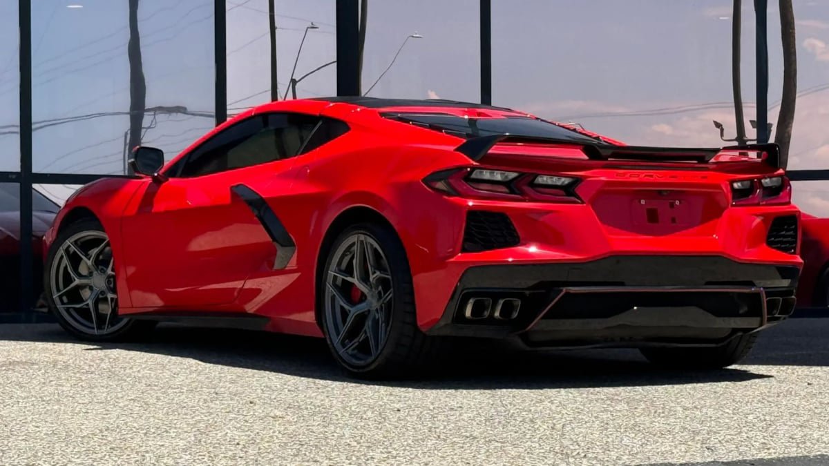 Used 2020 Chevrolet Corvette Stingray Premium Cpe w/ 3LT Preferred Equipment Group RWD image 7