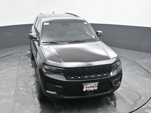 New 2025 Jeep Grand Cherokee Altitude image 31