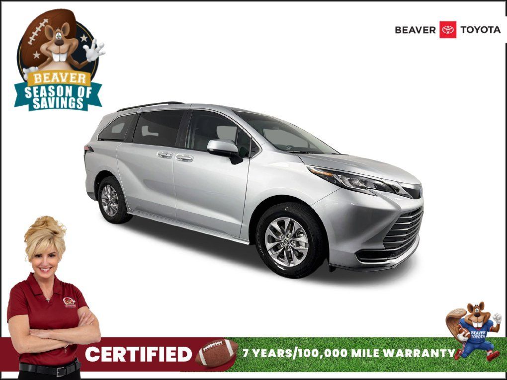 Used 2022 Toyota Sienna LE FWD image 1