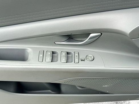 Used 2024 Hyundai Elantra SEL FWD image 18