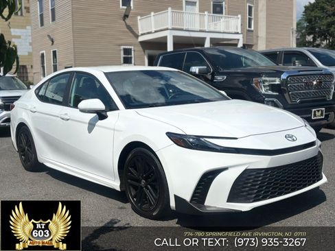 Used 2026 Toyota Camry SE FWD image 3