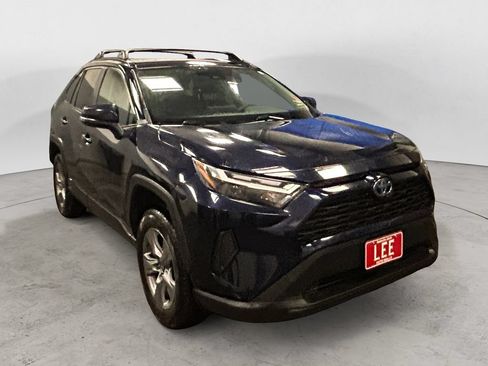 Used 2022 Toyota RAV4 XLE w/ Convenience Package AWD/4WD image 7