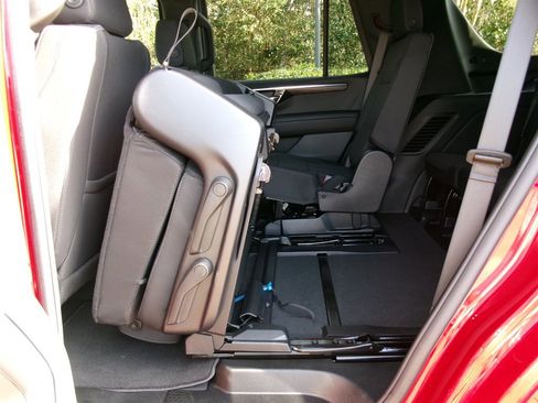 Used 2025 Chevrolet Tahoe LS image 38