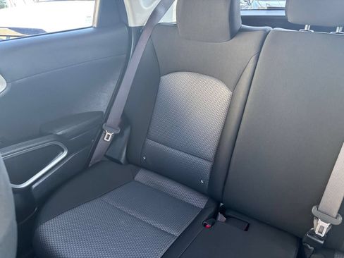 Used 2025 Kia Soul LX w/ LX Technology Package FWD image 37