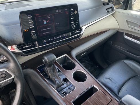 Used 2021 Toyota Sienna LE image 15