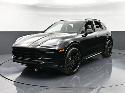 New 2026 Porsche Cayenne GTS image 1