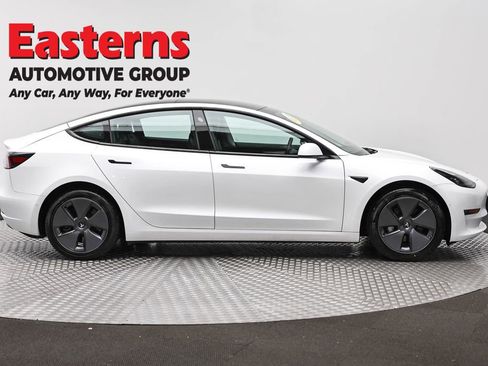 Used 2022 Tesla Model 3 Standard Range image 4