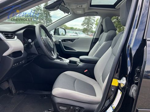 Used 2022 Toyota RAV4 XLE w/ Convenience Package AWD/4WD image 13