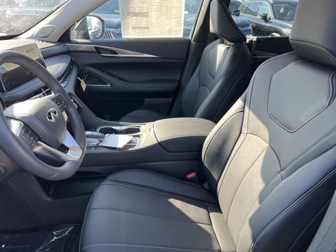New 2026 INFINITI QX60 Luxe w/ Family Package image 9