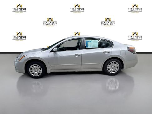 Used 2011 Nissan Altima 2.5 S FWD image 10