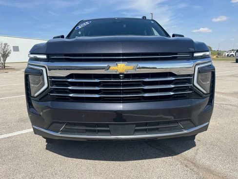 Used 2025 Chevrolet Suburban LT AWD/4WD image 10