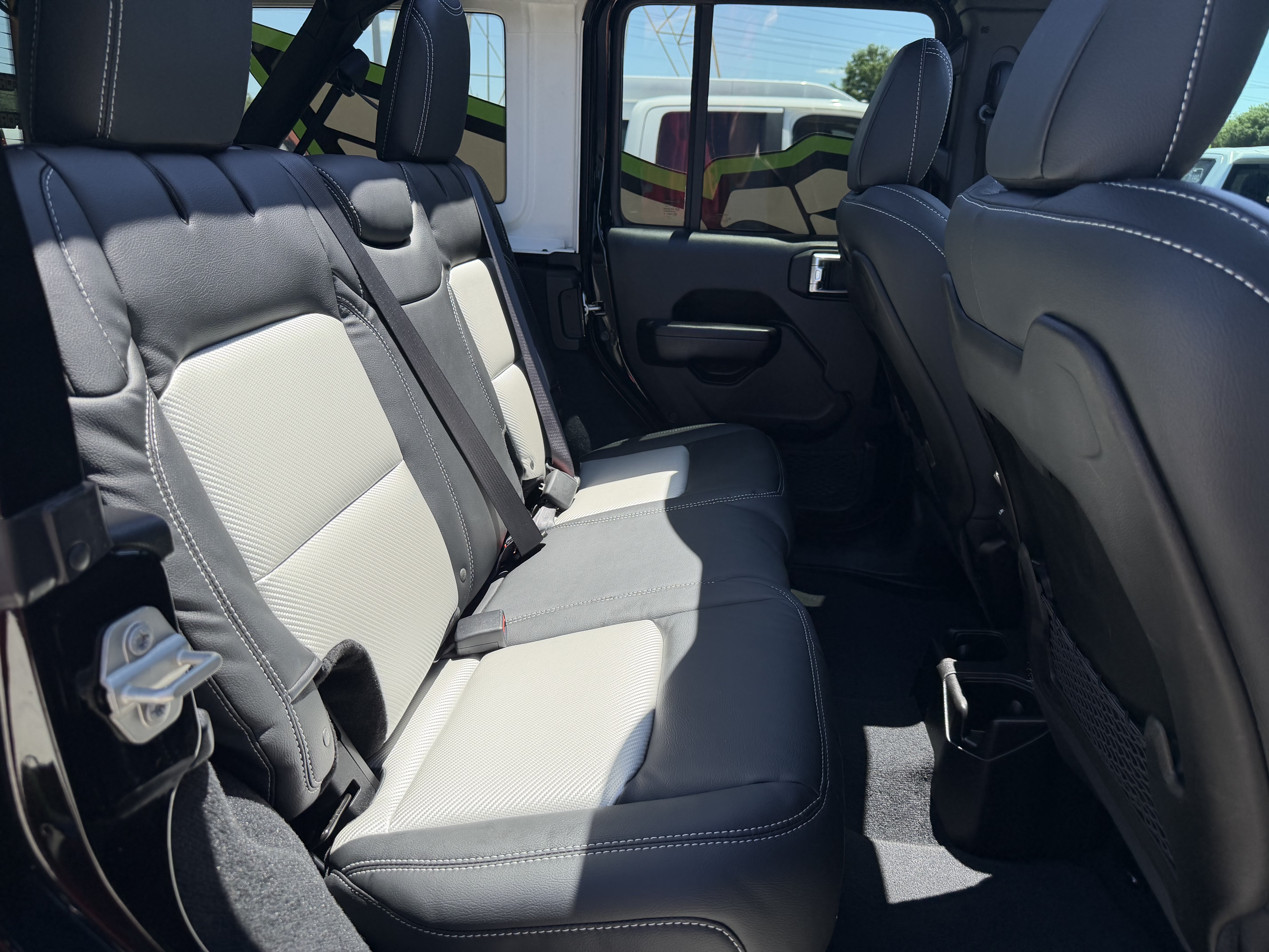 Used 2024 Jeep Wrangler Unlimited Rubicon AWD/4WD image 44