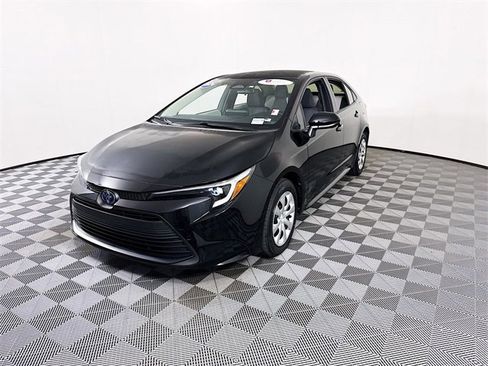 Certified 2024 Toyota Corolla LE image 3