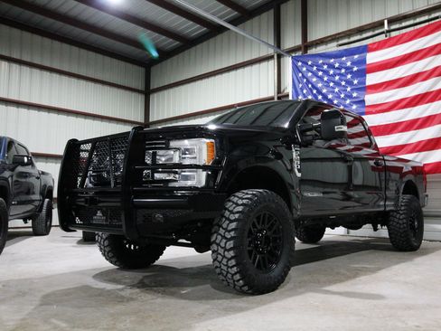 Used 2019 Ford F250 Lariat w/ Lariat Ultimate Package AWD/4WD image 3