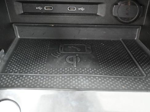 Used 2022 Volkswagen Tiguan SE AWD/4WD image 24