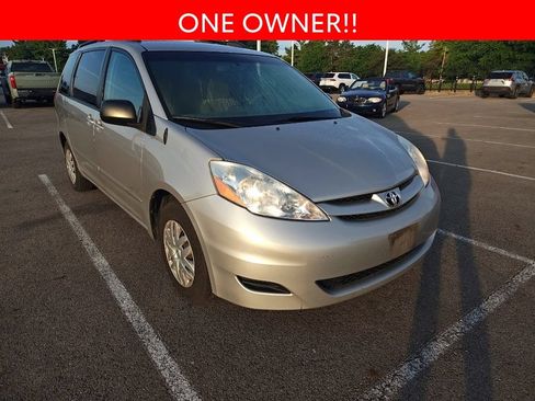 Used 2010 Toyota Sienna LE FWD image 3