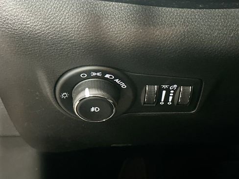 Used 2023 Jeep Compass Limited image 11