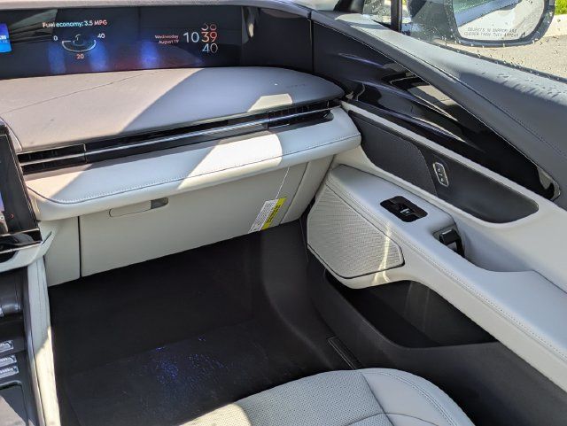 New 2026 Lincoln Nautilus Premier AWD/4WD image 17