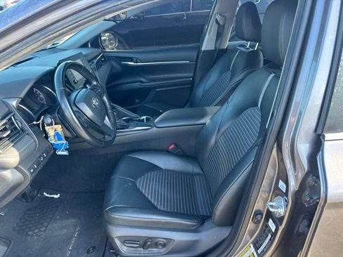 Used 2021 Toyota Camry SE w/ Carpet Mat Package (TMS) FWD image 6