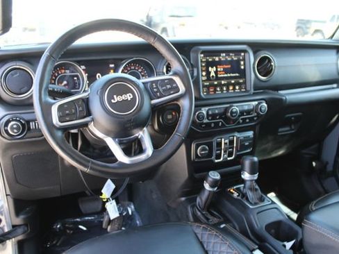 Used 2022 Jeep Gladiator Overland AWD/4WD image 18