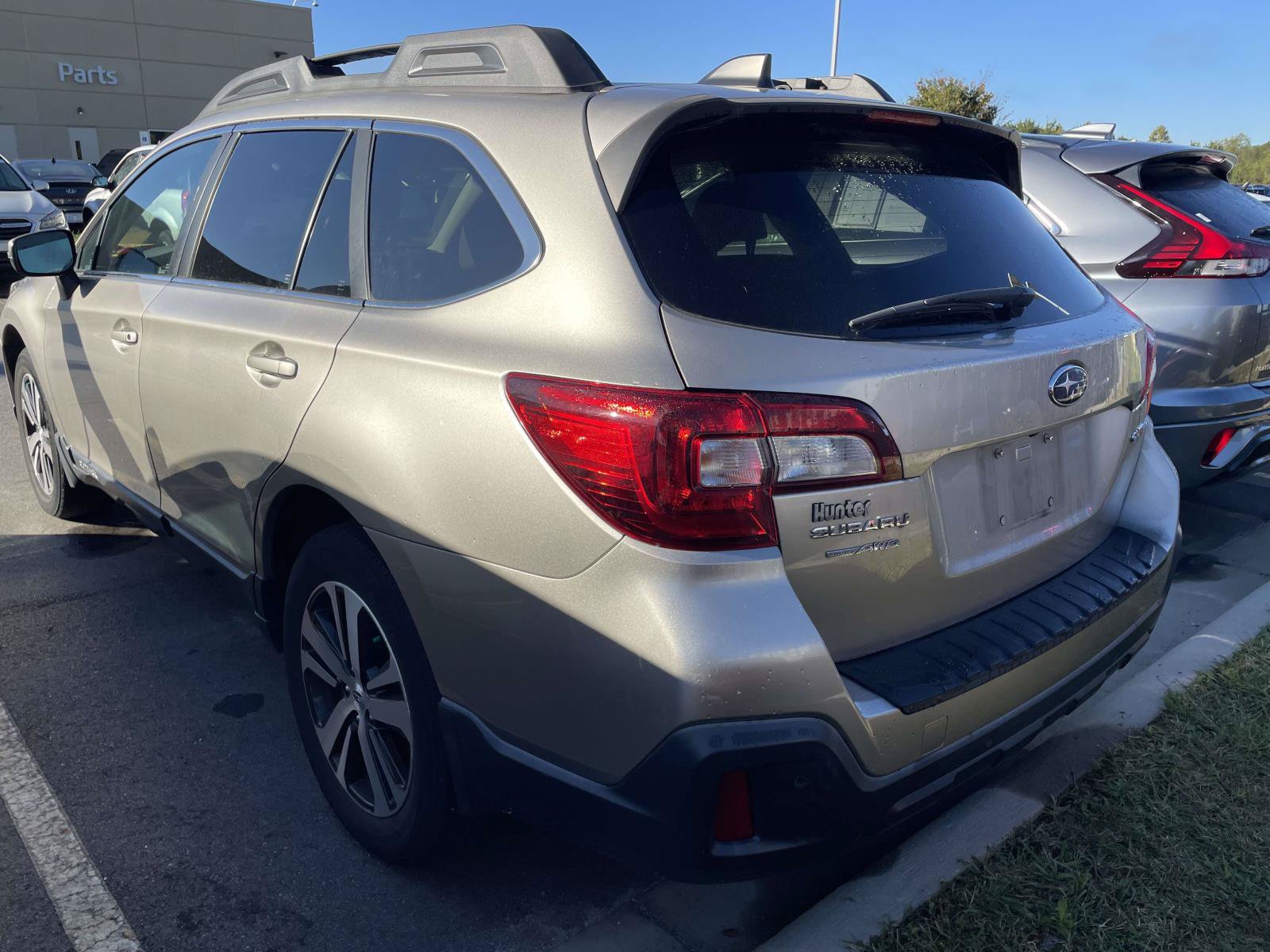 Used 2019 Subaru Outback 2.5i Limited AWD/4WD image 3