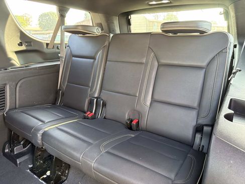 Used 2023 Chevrolet Suburban Premier image 25