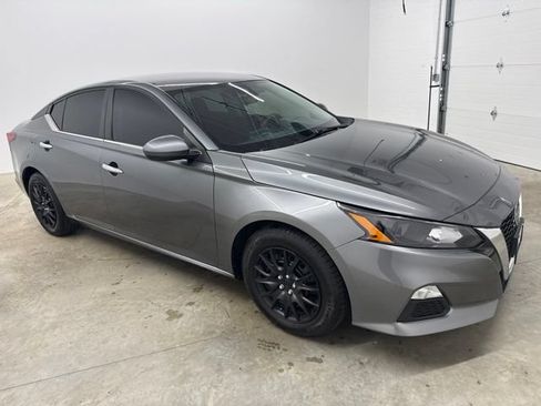 Used 2022 Nissan Altima 2.5 S FWD image 3