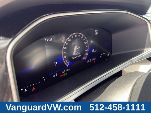 Used 2025 Volkswagen Taos SE w/ Panoramic Sunroof Package FWD image 18