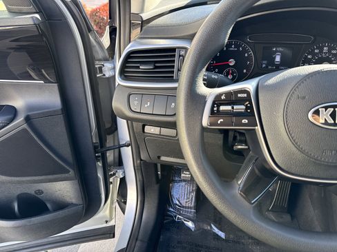 Used 2019 Kia Sorento AWD V6 image 19