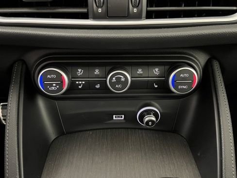 Used 2023 Alfa Romeo Stelvio Ti image 37